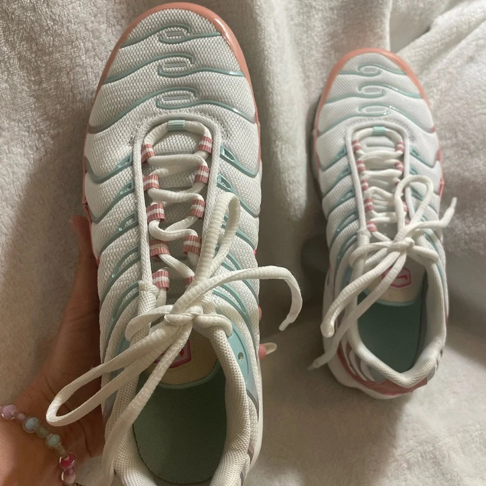 Nike Air Max Plus White and Pink Sneakers - Picture 5 of 5